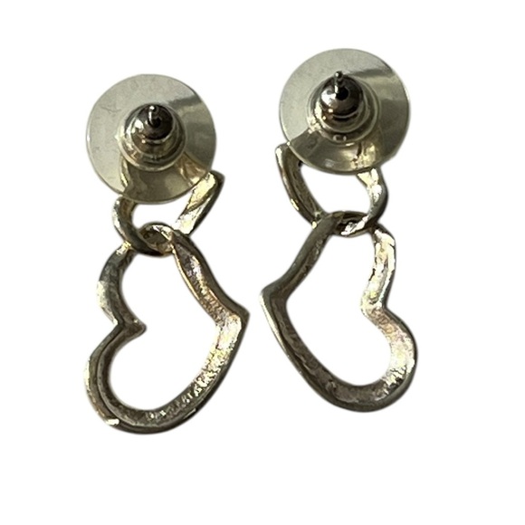 Elegant Silver Heart Earrings - Picture 10 of 11